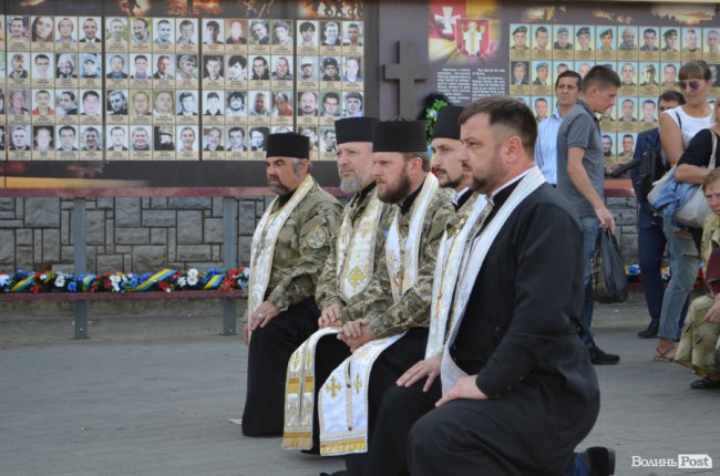 «Був сміливим, добрим і завжди допомагав»: у Луцьку попрощалися з Героєм Юрієм Лавренчуком. ФОТОРЕПОРТАЖ