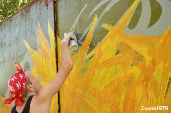 У Луцьку розмалювали 72 метри стіни. ФОТО