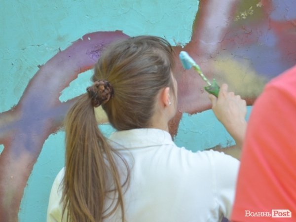 У Луцьку розмалювали 72 метри стіни. ФОТО