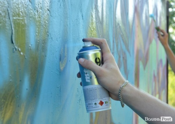 У Луцьку розмалювали 72 метри стіни. ФОТО
