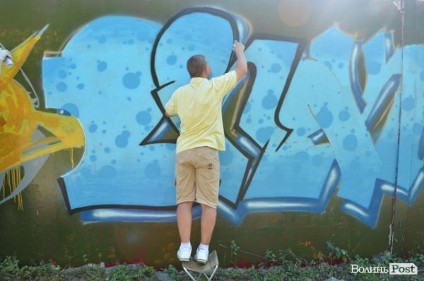 У Луцьку розмалювали 72 метри стіни. ФОТО