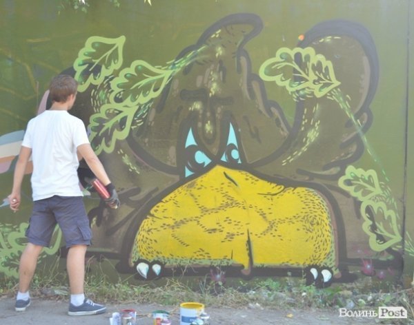 У Луцьку розмалювали 72 метри стіни. ФОТО