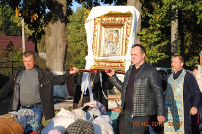 У село під Луцьком привезли ікону зі святої гори Афон