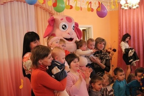 Депутати міськради разом з підприємцями подарували дітям свято. ФОТО