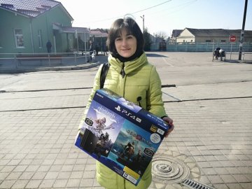 Вручили приз другому переможцю акції «Купуй сардельки - вигравай IPhone» від ТМ «Забіяка»*