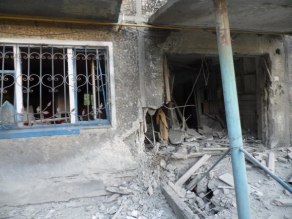 У Донецьку снаряди зрешетили житлові будинки. ФОТО