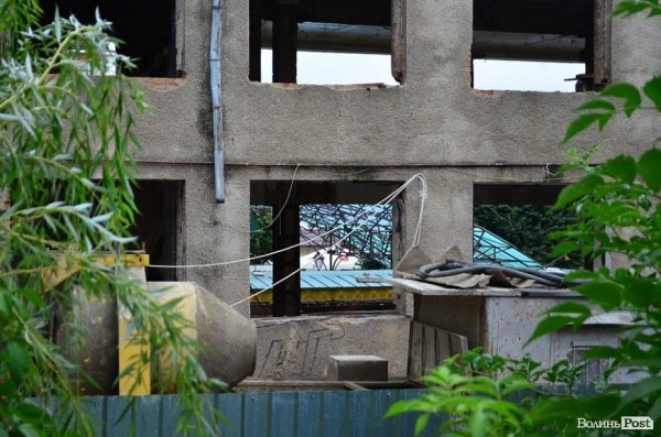 Як відбувається реконструкція луцького Будинку побуту. ФОТО