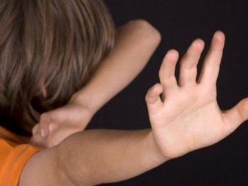 У Києві вчителька побила дитину з аутизмом. ВІДЕО 