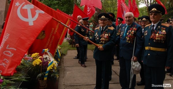 Парад Перемоги у Луцьку пройшов з комуністами і міліцією