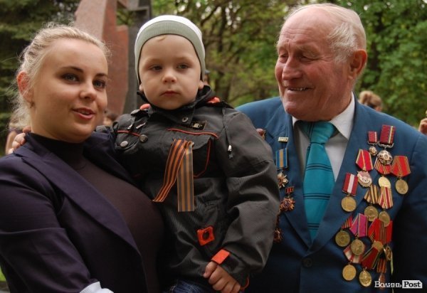 Парад Перемоги у Луцьку пройшов з комуністами і міліцією