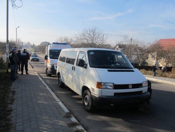 Біля Луцька підірвалося авто з водієм. ФОТО