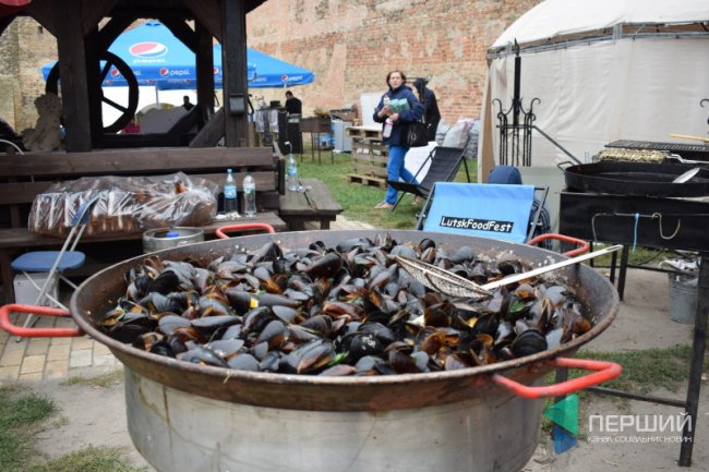 Дощ, холод і ріки пива: у Луцьку триває фестиваль. ФОТО