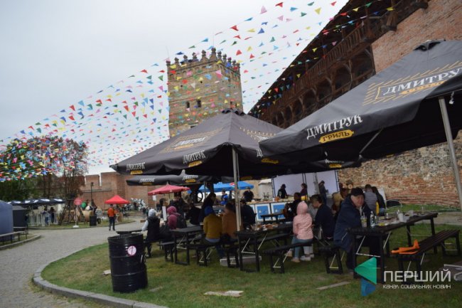 Дощ, холод і ріки пива: у Луцьку триває фестиваль. ФОТО