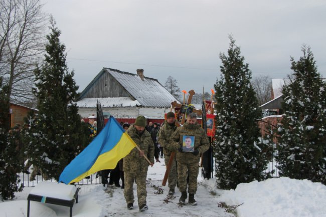 Майже п'ять місяців вважався зниклим безвісти: на Волині попрощалися з Героєм Владиславом Величком
