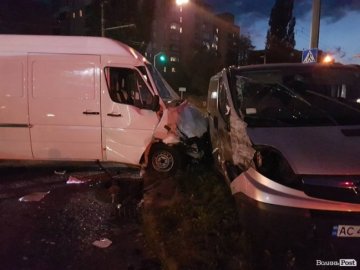 З’явилося відео з місця автопригоди на луцькому перехресті