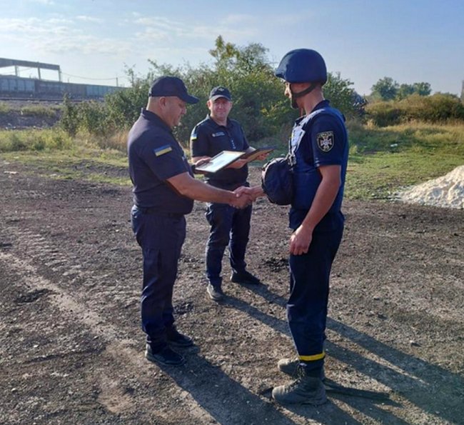 Волинським піротехнікам, які розміновують Донеччину, вручили нагороди та присвоїли звання. ФОТО