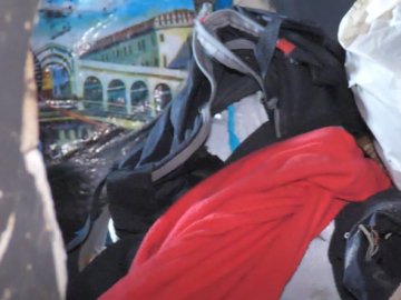 «Тяжка доля» і «небажання працювати»: лучанин влаштував вдома «наркопритон». ВІДЕО