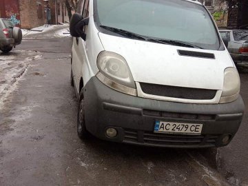 У Луцьку за паркування на тротуарі чи в зеленій зоні – протокол. ФОТО