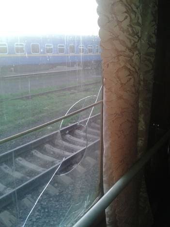 Двоє п`яних школярів побили вікна ковельського поїзда. ФОТО