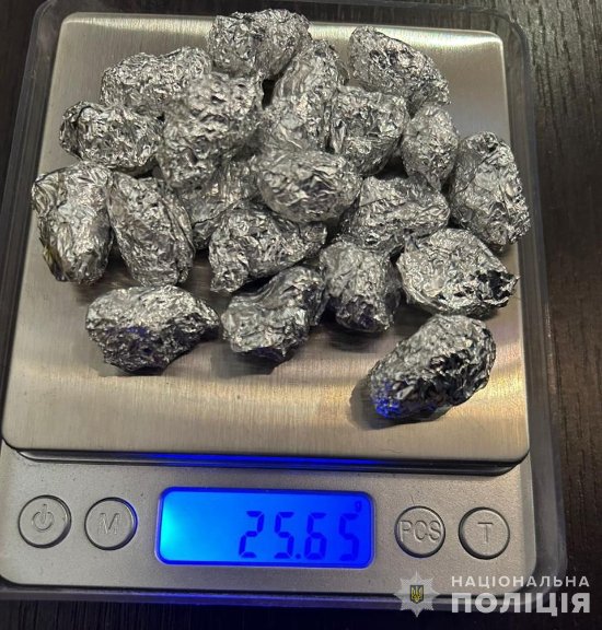 Наркотиків - майже на мільйон гривень: волинські поліцейські ліквідували канал збуту метадону по Україні