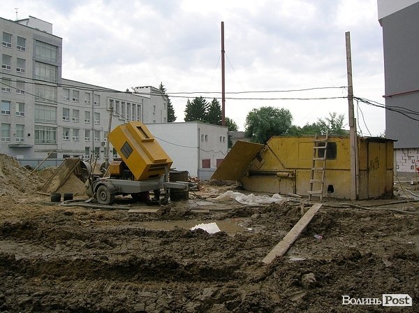 Багатоповерхівку на Київському майдані здадуть у вересні. ФОТО