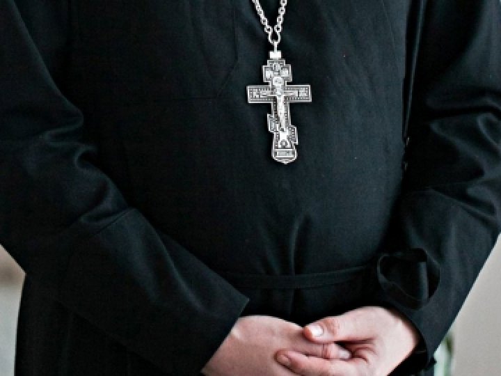 На Волині священник за 10 тисяч доларів висвятив військовозобов'язаного чоловіка у диякони