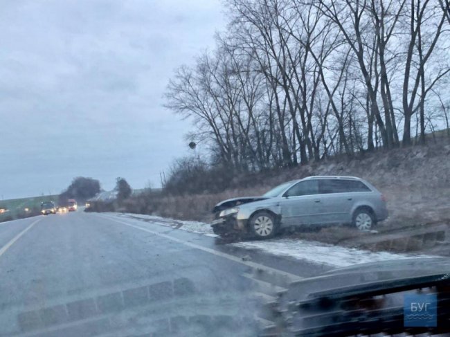 На Волині сталась аварія за участі трьох автівок. ФОТО