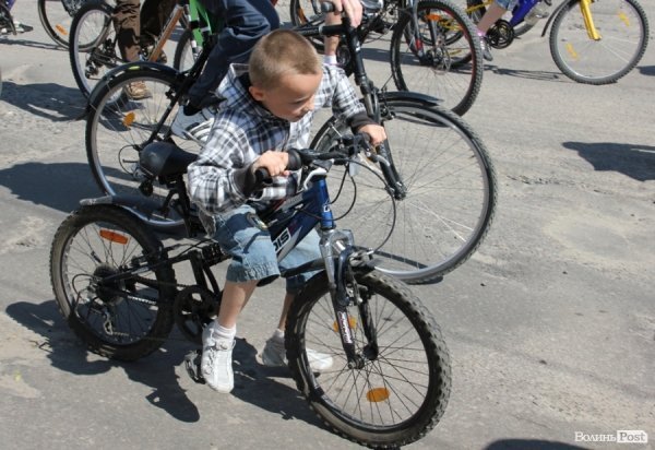 Велодень у Луцьку зібрав більше тисячі людей. ФОТО 