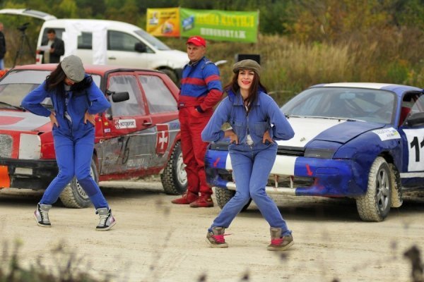 Автомотофестиваль під Луцьком: день перший. ФОТО. ВІДЕО