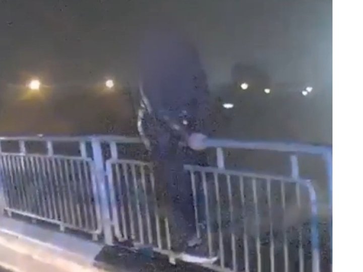 На Волині патрульні врятували жінку, яка хотіла накласти на себе руки. ВІДЕО