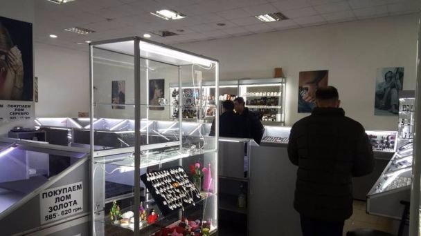 У Миколаєві зухвало пограбували ювелірний магазин. ФОТО