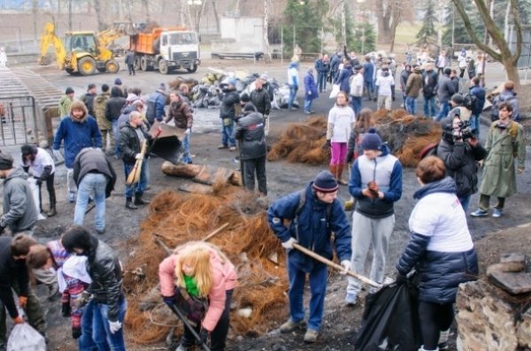 Як зірки прибирали на барикадах. ФОТО