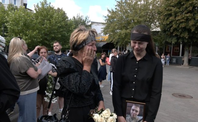 У 18 років пішов у військо: у Луцьку попрощалися з 20-річним воїном-сиротою Максимом Нагорним