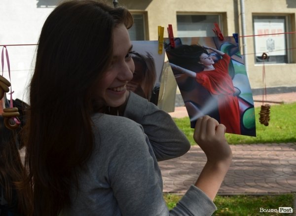 Фото на мотузках: у Луцьку стартувала мистецька «Сушка». ФОТО  