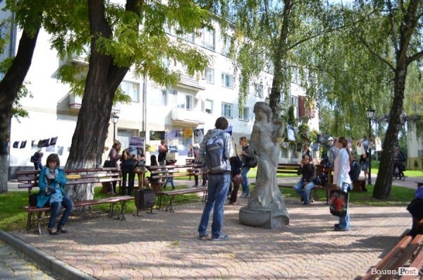 Фото на мотузках: у Луцьку стартувала мистецька «Сушка». ФОТО  