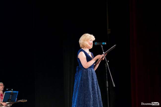 Квіти, подяки та музичний концерт: волинських медпрацівників привітали з професійним  святом