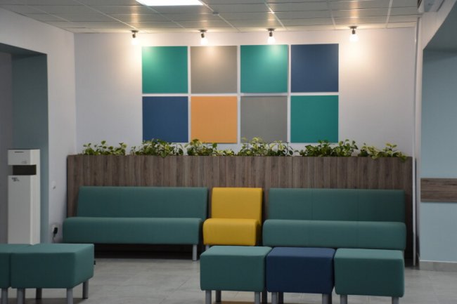 У луцькій поліклініці капітально відремонтували хол. ФОТО