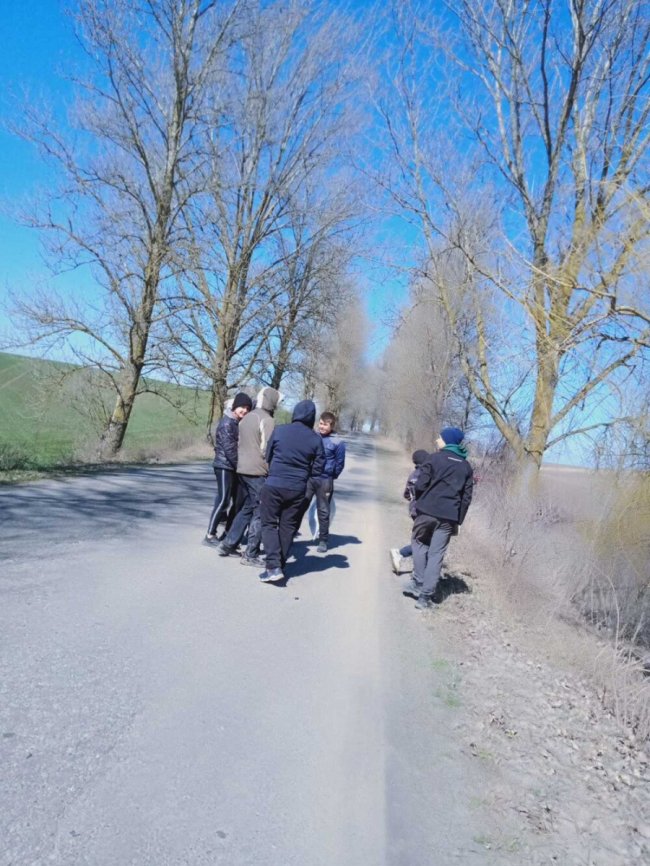 У селі поблизу Луцька школярі організували весняну толоку