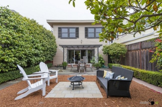 Задній двір – ідеальне місце для усамітнення. Фото remontbp.com