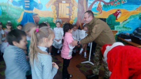 Волинські бійці на фронті стали помічниками Святого Миколая