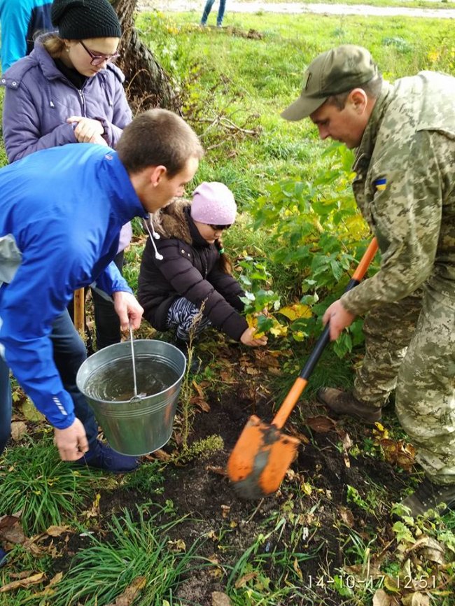 Ковель: в честь захисників України висадили парк