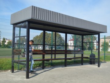 У Ковелі з’явилась зупинка з сонячними батареями, де можна заряджати телефон