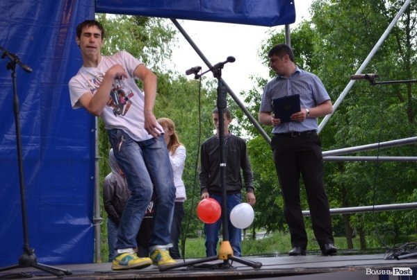 «Проспект розваг» у Луцьку відбувся попри дощову погоду. ФОТО