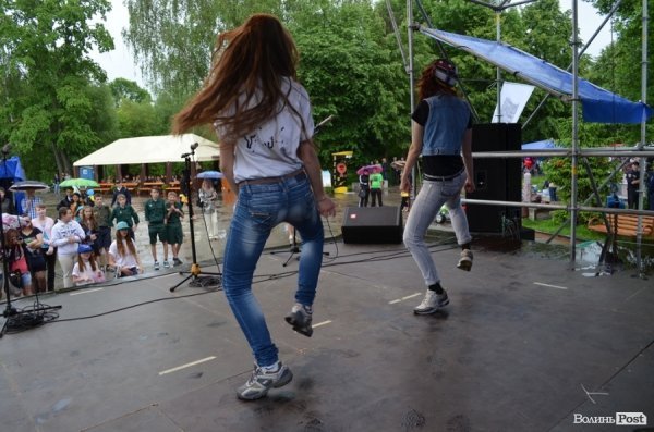«Проспект розваг» у Луцьку відбувся попри дощову погоду. ФОТО