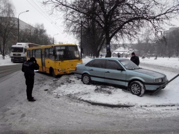 Аварія в Луцьку: Volkswagen в’їхав у маршрутку