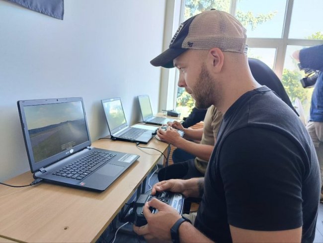 За пів року навчальний центр на Волині підготував 50 операторів дронів
