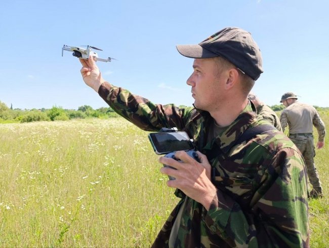 За пів року навчальний центр на Волині підготував 50 операторів дронів