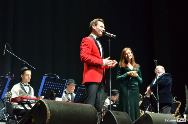 Новорічні хіти та казкова енергетика: як лучан розважали LeoBand Orchestra. ФОТОРЕПОРТАЖ