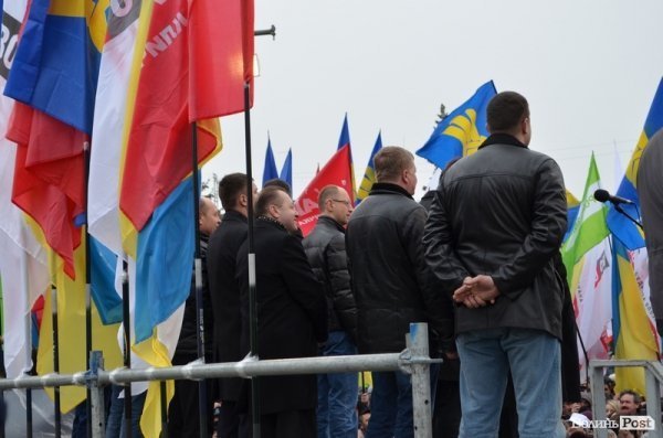 У центрі Луцька - мітинг опозиції. ФОТО. ОНОВЛЕНО