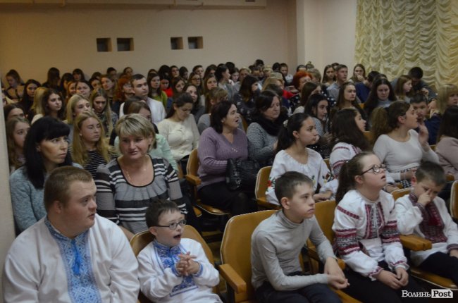 У Луцьку виступали «сонячні» люди. ФОТО
